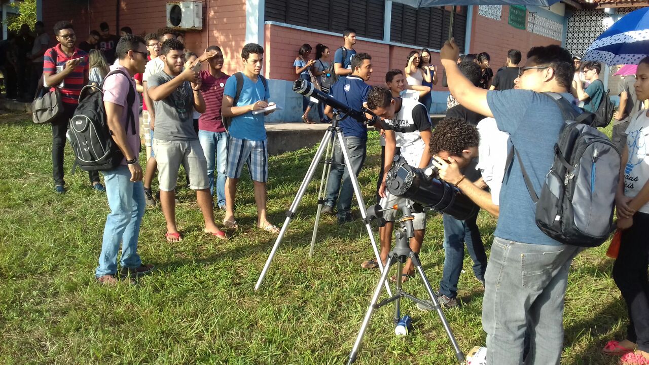 Projeto OBAFIS realizou a observação do eclipse solar para a comunidade