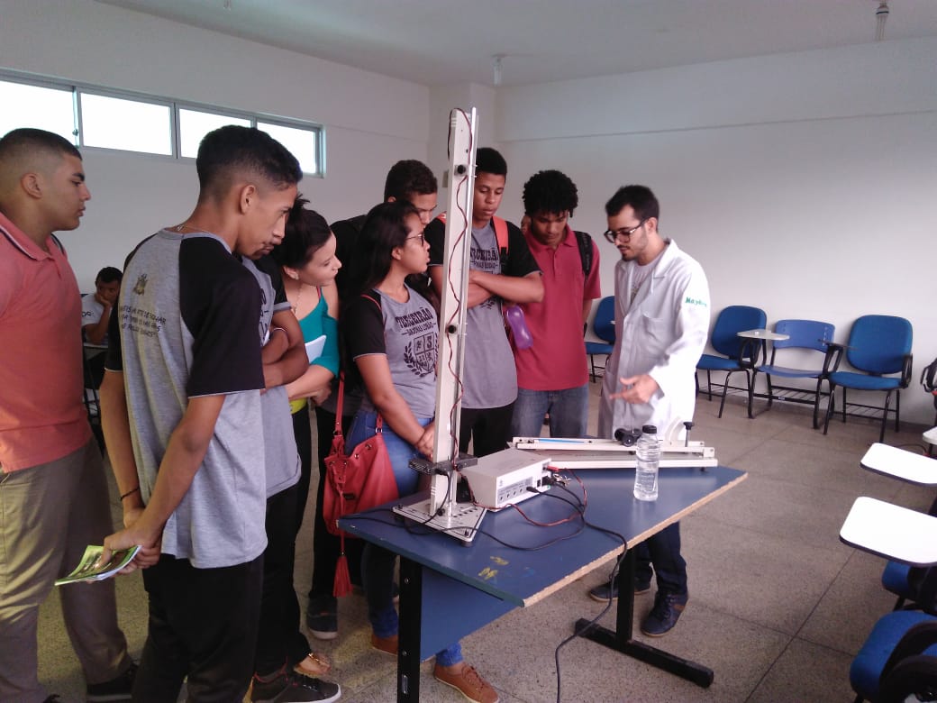 Curso de Física leva diversas atividades a estudantes do Ensino Médio na IV Mostra de Profissões da UEMA