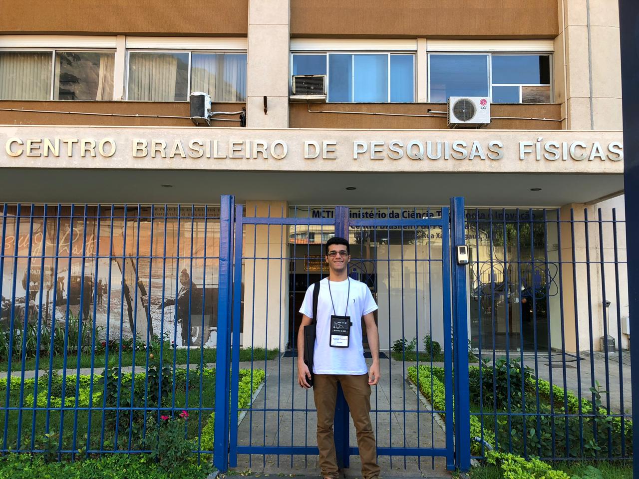 Discente relata suas experiências na XII Escola do CBPF